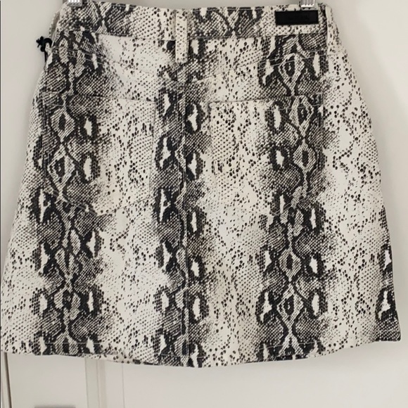 NEW Blank NYC snakeskin mini skirt - Picture 4 of 7